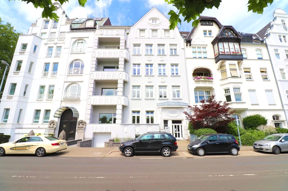 Atemberaubender Altbau mit traumhaftem Rheinblick!, 40545 Düsseldorf, Etagenwohnung