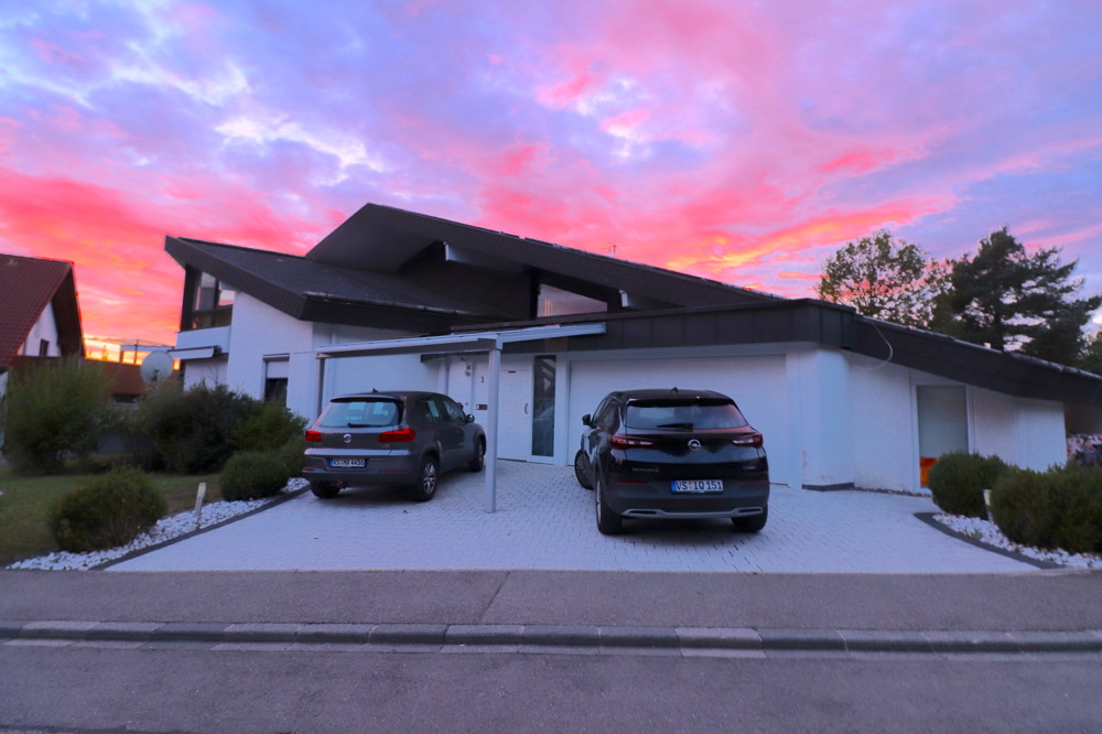 Exklusive Villa mit zwei Einliegerwohnungen in bester Nachbarschaft, 78052 Villingen-Schwenningen / Pfaffenweiler, Villa