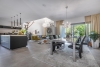 Neubau Luxus-Bungalow mit Pool am Golfplatz - Blick zum Wohnbereich