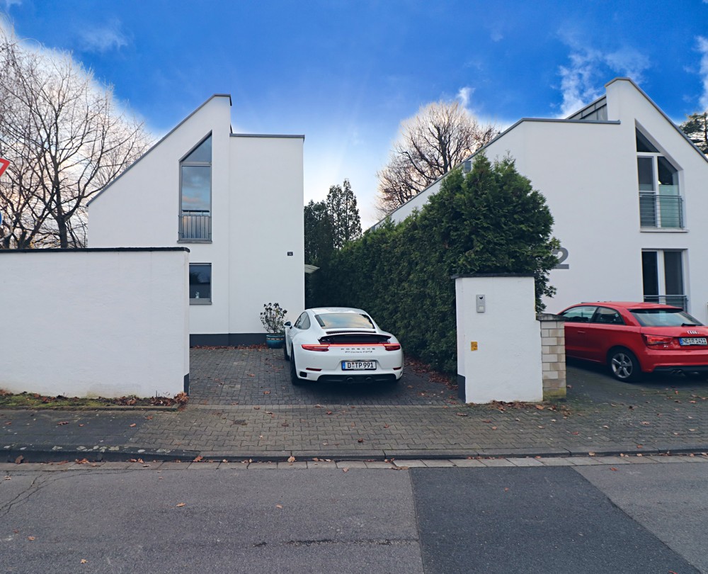 Exklusives Einfamilienhaus in prädestinierter Wohnlage!, 41464 Neuss, Einfamilienhaus